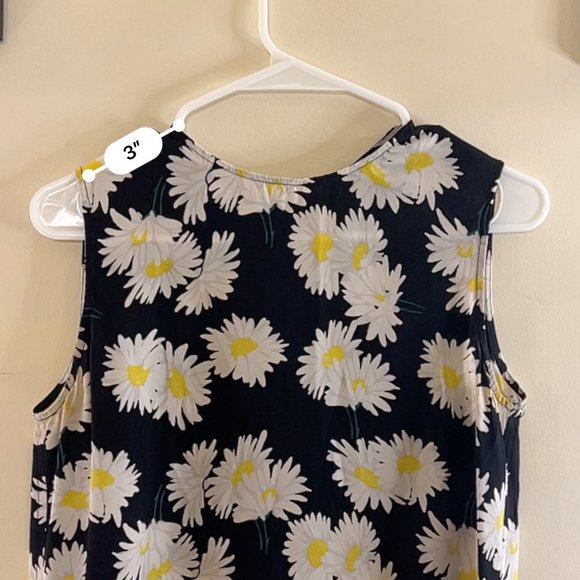 Black with Daisies Sleeveless Blouse - Picture 5 of 5